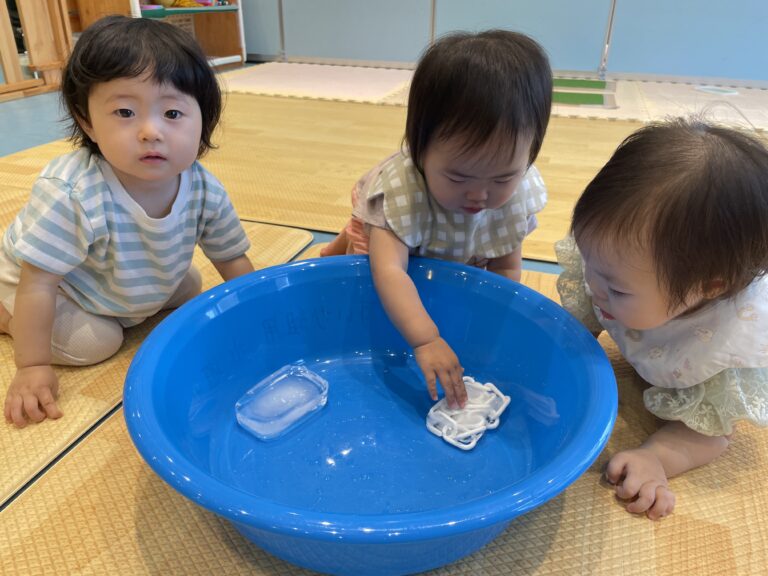 暑い日の過ごし方🧊（０歳児すいか組）