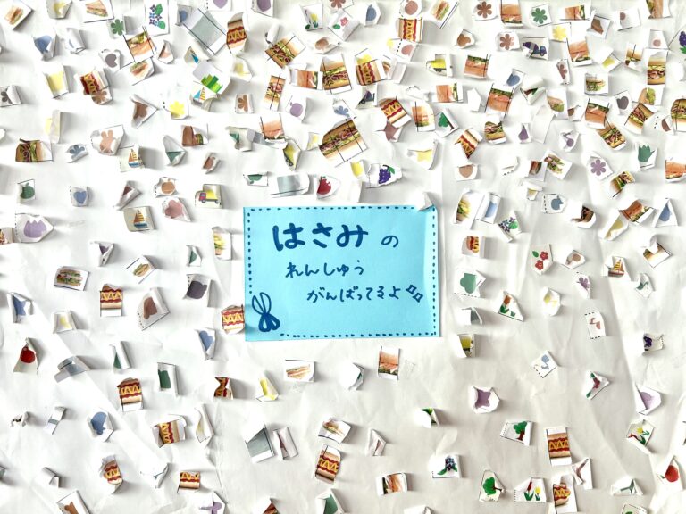 チョキチョキ挑戦中✂️（３歳児ゆき組）