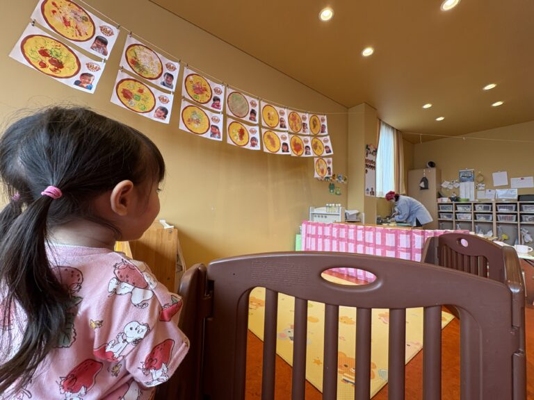 今日の給食は何かな🤤？(かぜ組2歳児)