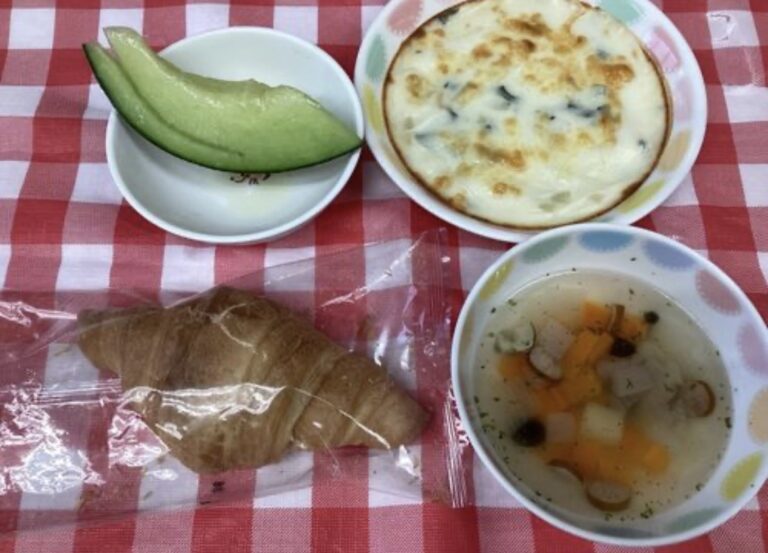 おたのしみ給食😋🥐