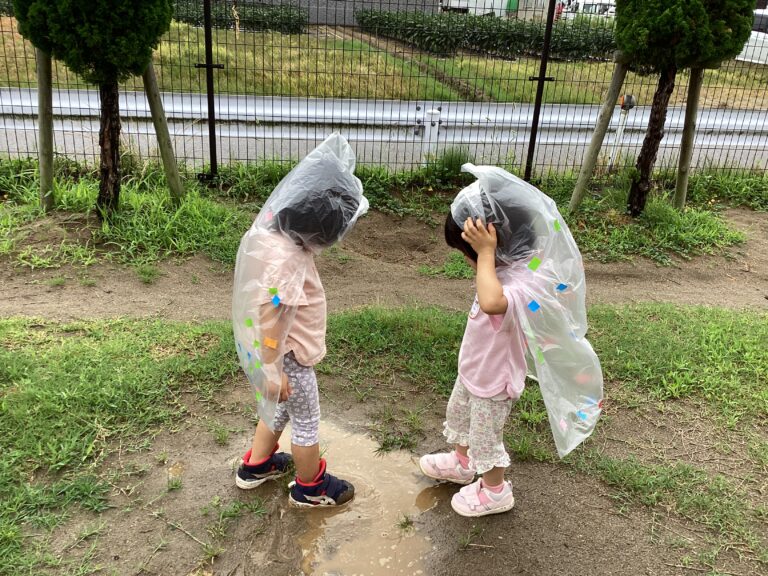 雨降り散歩💧（2歳児かぜ組）