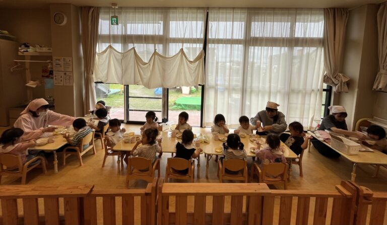 もぐもぐ！おいしいね！(うみ組 1歳児)