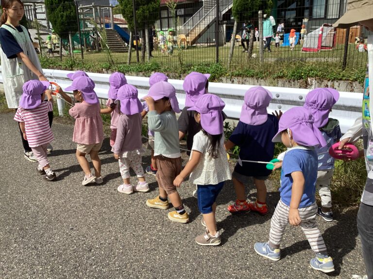 秋のお散歩🍂（2歳児かぜ組）