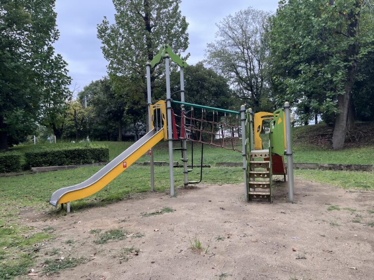 どんぐりあり、遊具あり、羽成公園　園長のフィールドワーク