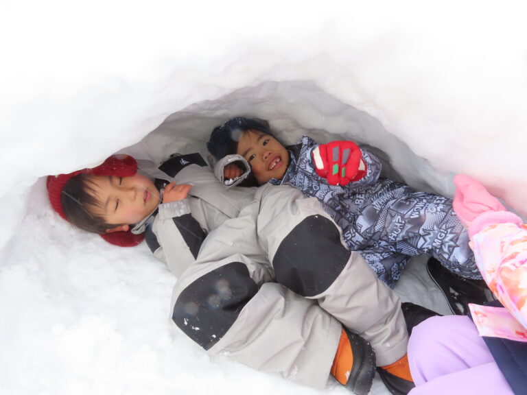 くじら組（5歳児）の雪遊び