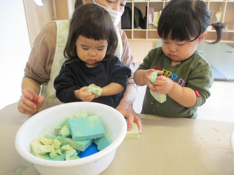 ちぎって遊ぼう～高野豆腐～