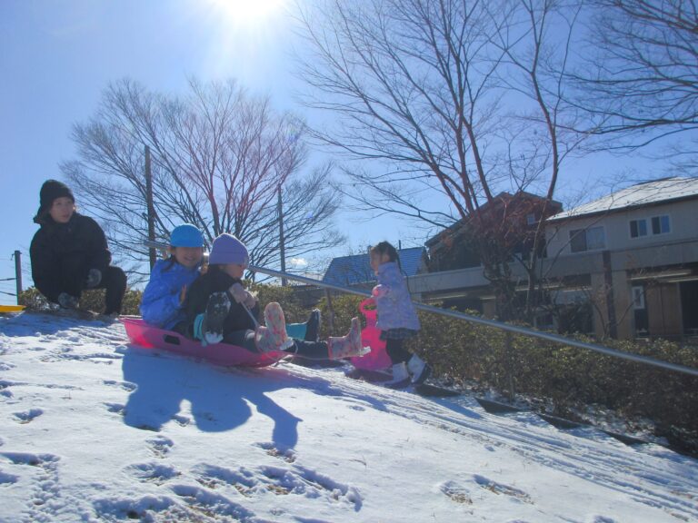 そら組（4歳児）のそり遊び
