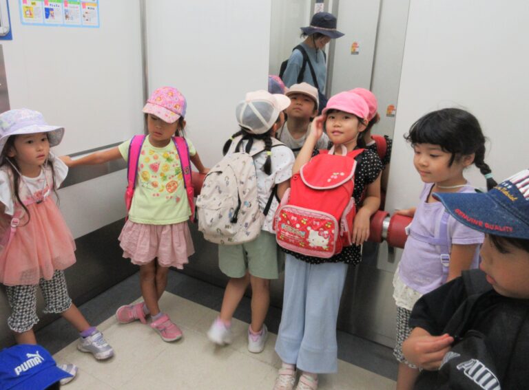 敬老の日似顔絵作品展