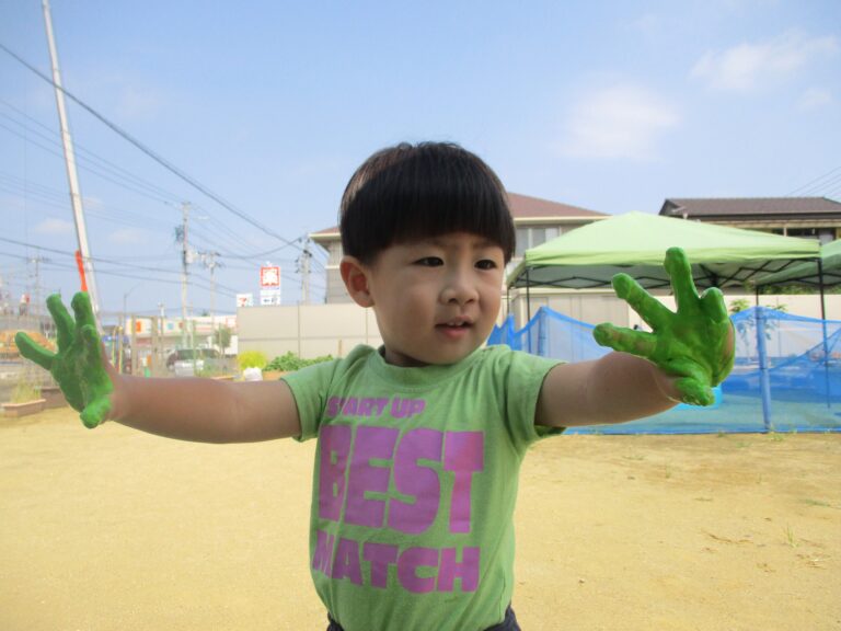 大好きな絵の具あそび