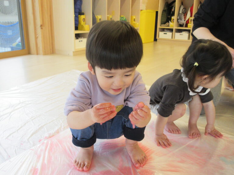 感触遊び(洗濯糊)