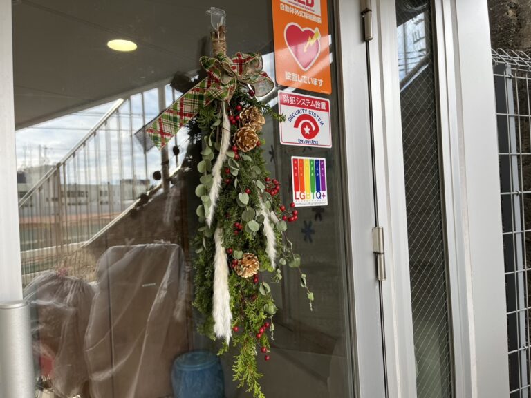 園内研修で『クリスマス スワッグ』を作りました