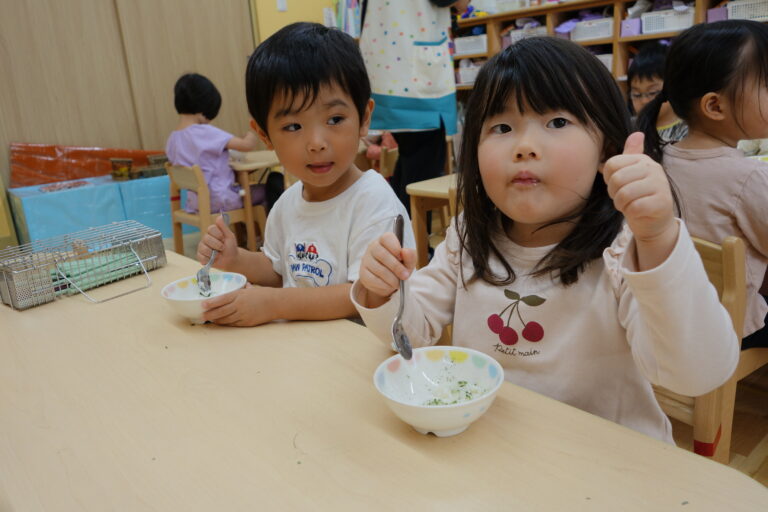 爆発！？ドキドキふりかけ作り（3歳児）
