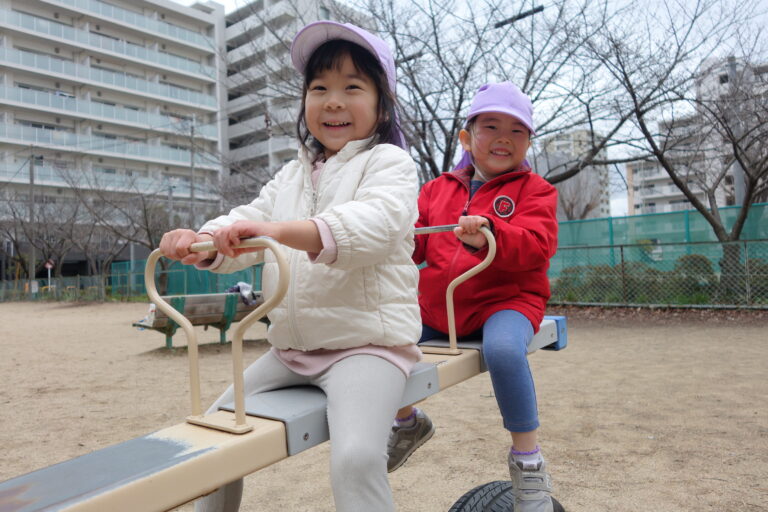 誰が最初に乗る？(3歳児）