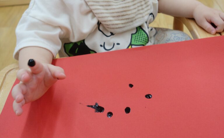 指でちょんちょん（0歳児）