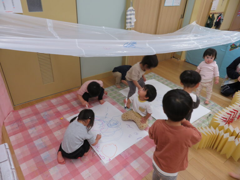雨の日のお絵描き（1・2歳児）