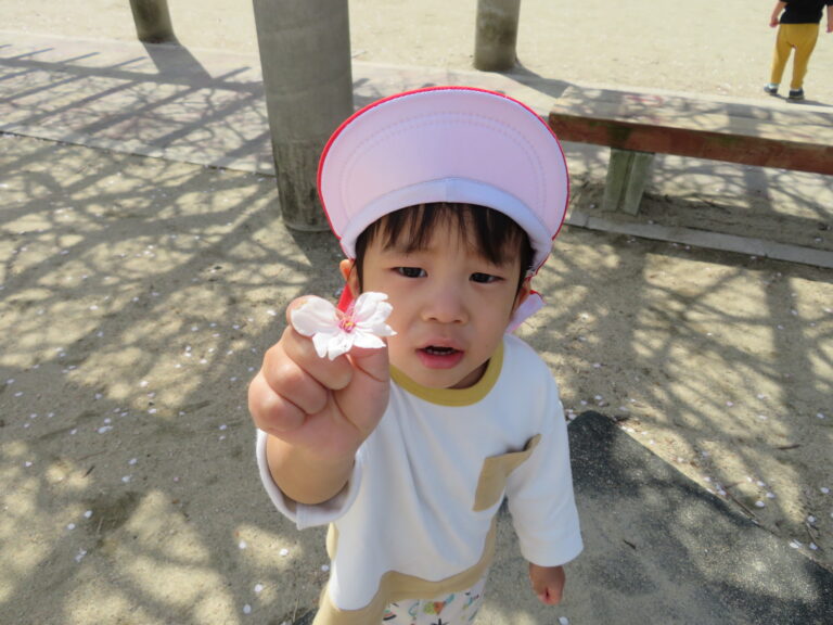 春の公園へ（2歳児）