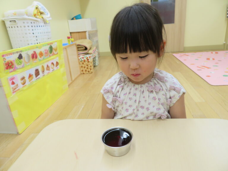 「ぶどうゼリー作りたい」（２歳児）