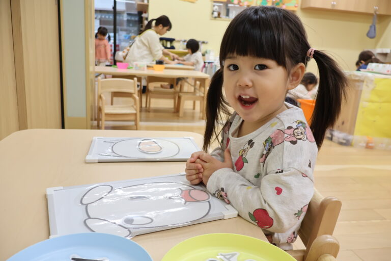 お正月遊びに挑戦！（1歳児）