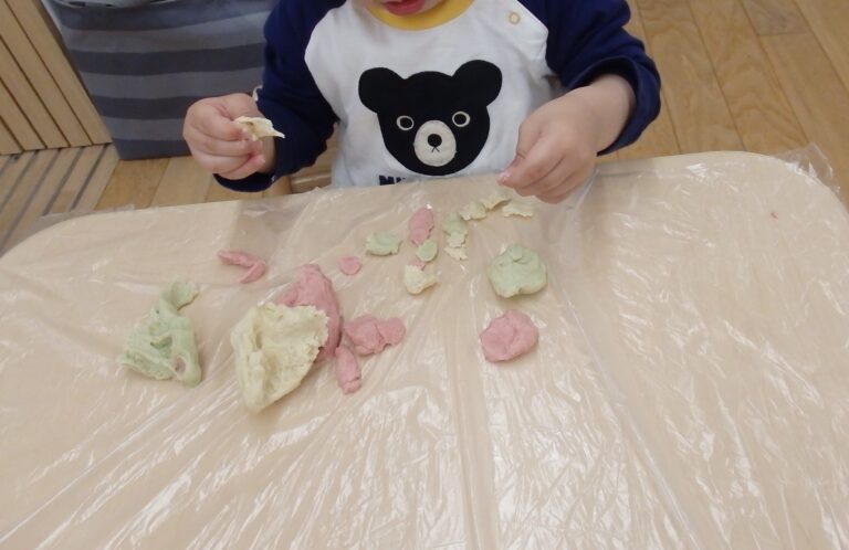 みんなでコネコネ☺（2歳児）