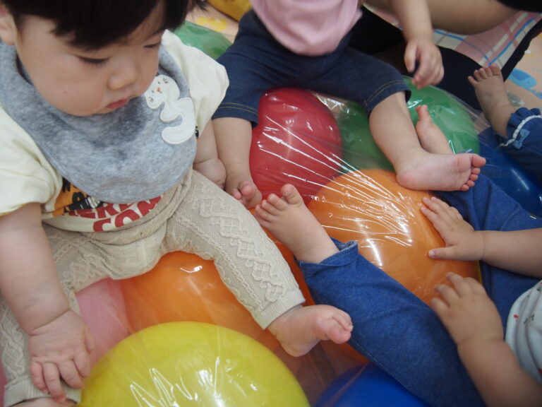 風船ぽんぽんぽん（0歳児）