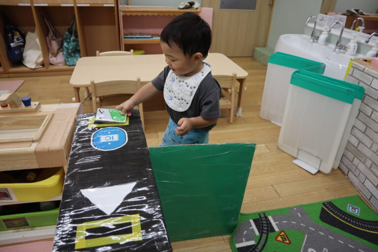 改札通ります（1歳児）