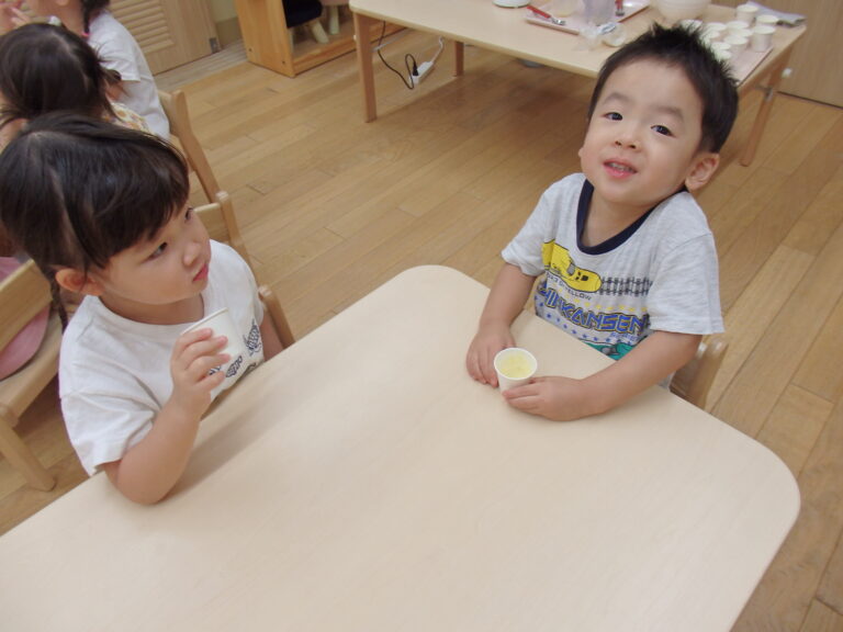 ミックスジュースを作ったよ🍹（２歳児）