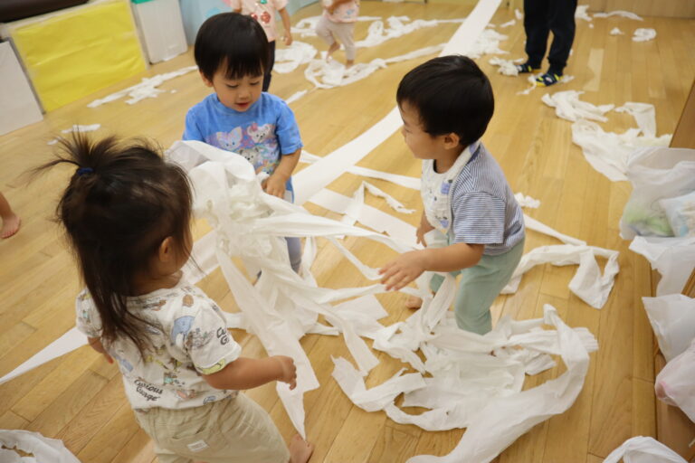 どこまで伸びるかな（1歳児）