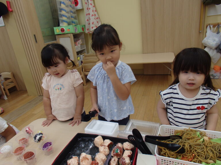 いらっしゃいませ〜😊お店屋さんごっこ（２歳児）