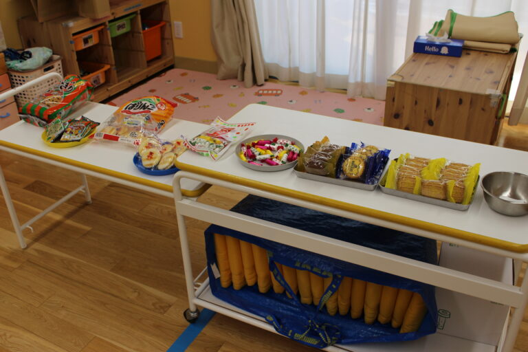 おやつを準備（３歳児）