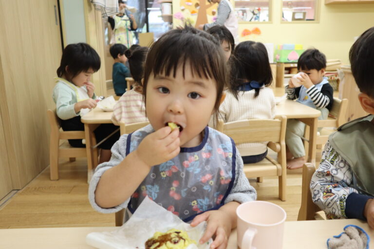 スイートポテト作りに挑戦！（1歳児）