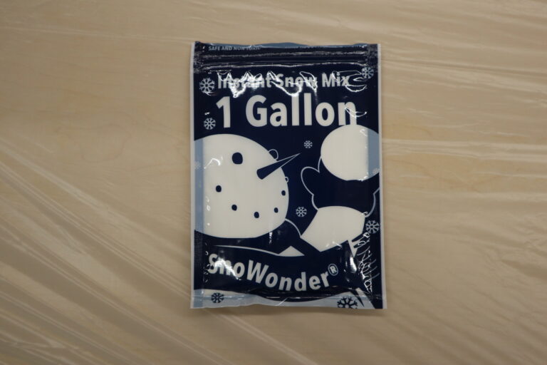 お部屋の中で雪遊び？！☃️(1歳児)