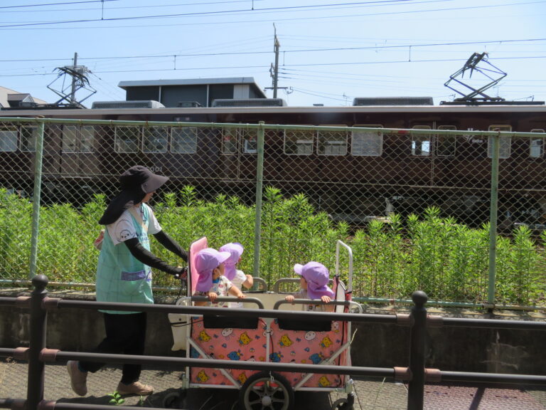 お散歩、いってきまーす!(1歳児)