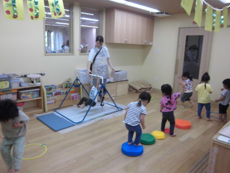 鉄棒に挑戦したよ！（2歳児）