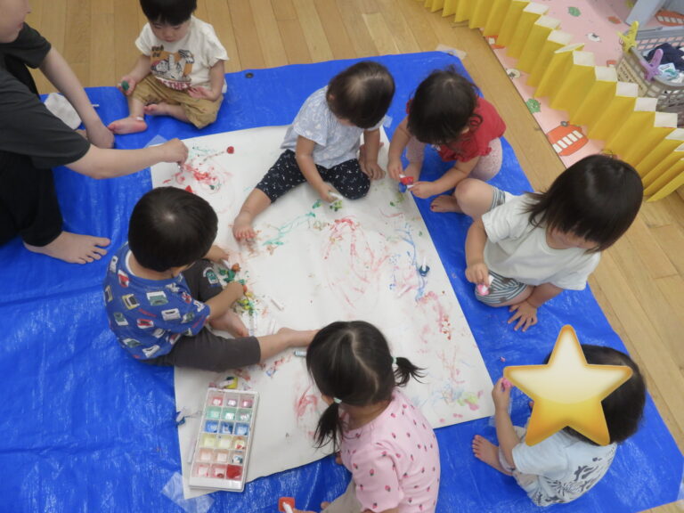 氷でお絵描き🧊(１歳児)